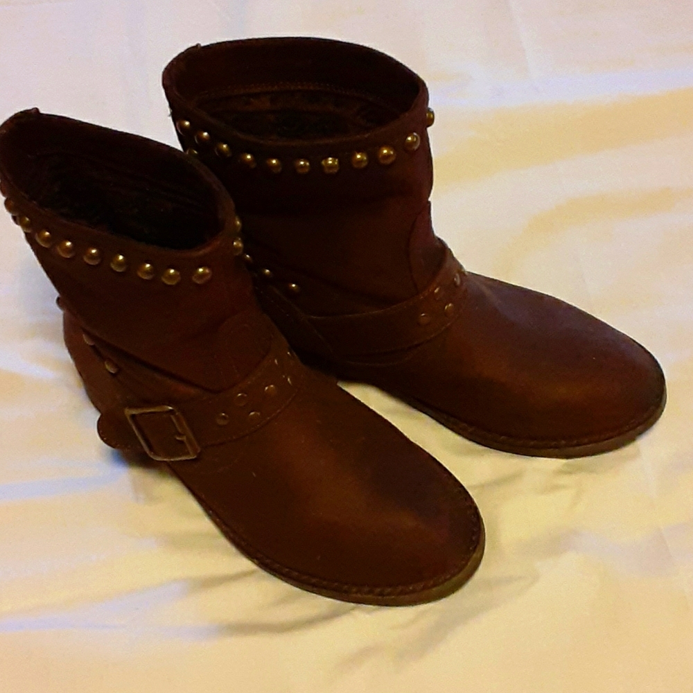 Leather boots